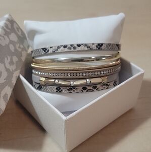 SAACHI Gold Tone and Animal Print Magnetic Clasp Bracelet